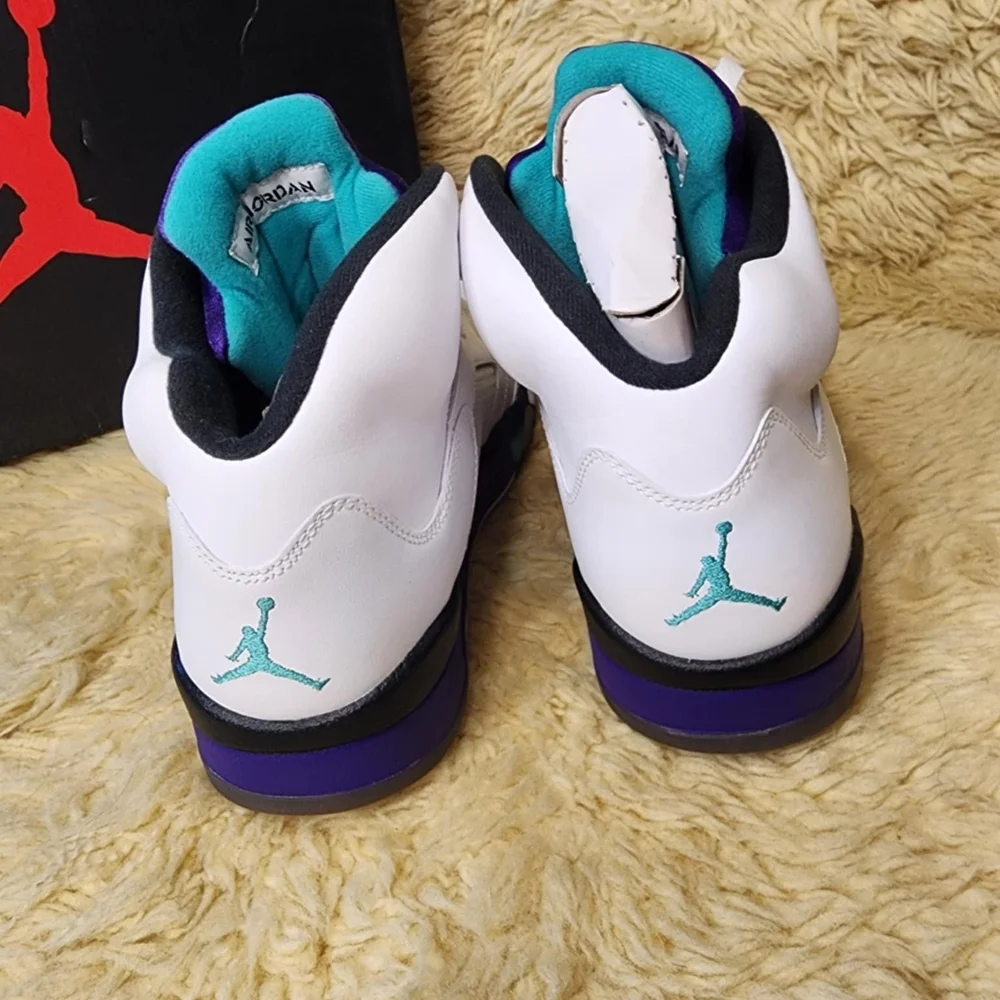 Jordan Sneakers White and Purple